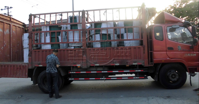 <a href=http://www.yishuti.com.cn target=_blank class=infotextkey>雙球體橡膠接頭</a>發(fā)貨現(xiàn)場